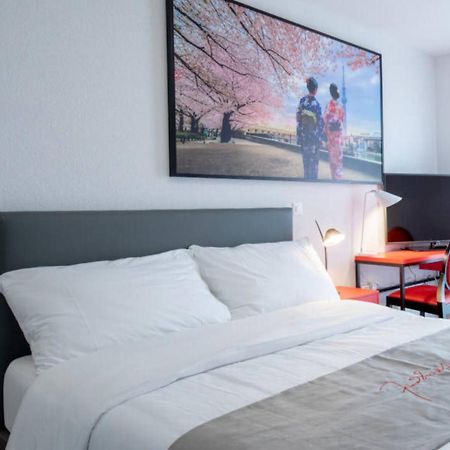 "The Freddie Mercury" Hotel Монтрьо Екстериор снимка