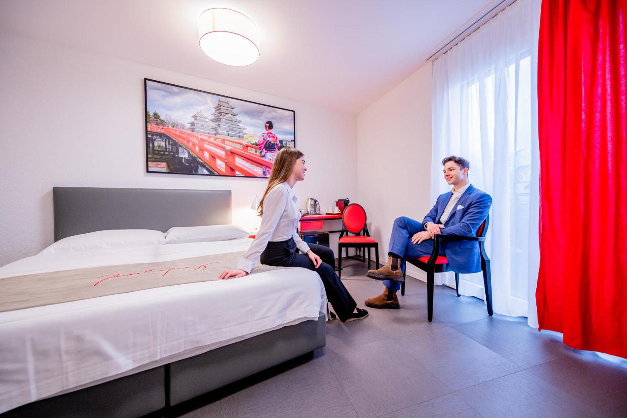 "The Freddie Mercury" Hotel Монтрьо Екстериор снимка