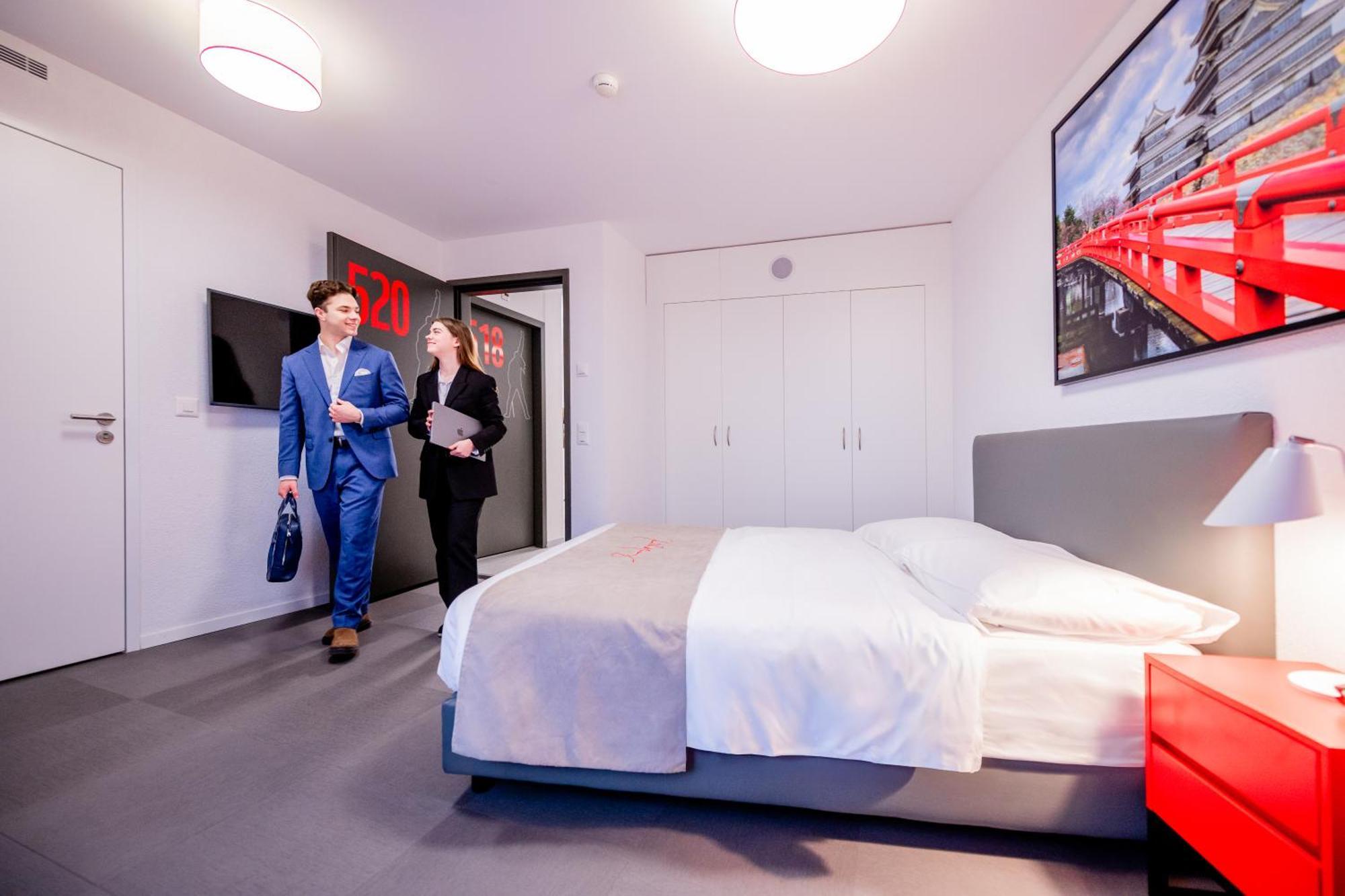 "The Freddie Mercury" Hotel Монтрьо Екстериор снимка