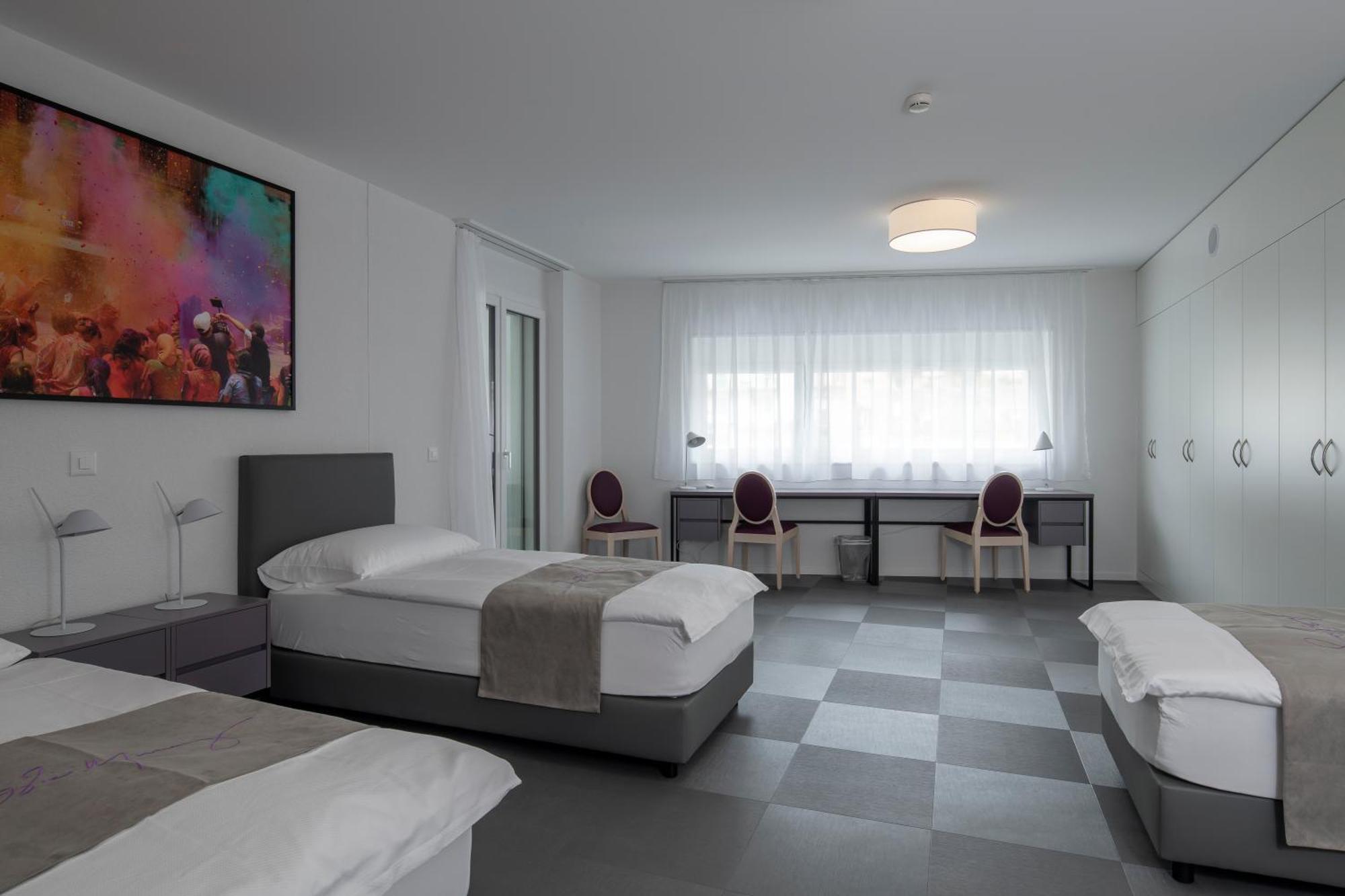 "The Freddie Mercury" Hotel Монтрьо Екстериор снимка