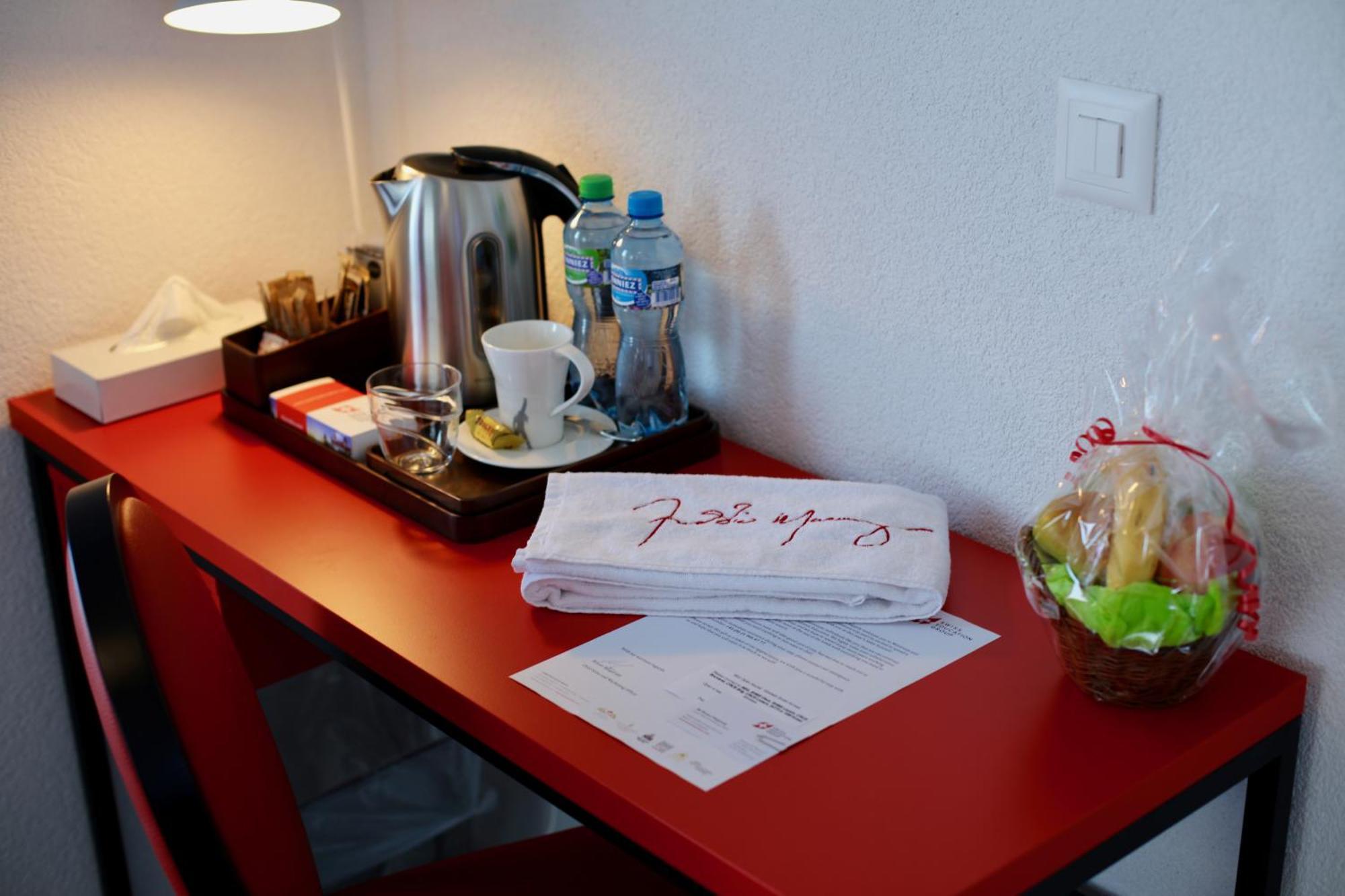 "The Freddie Mercury" Hotel Монтрьо Екстериор снимка