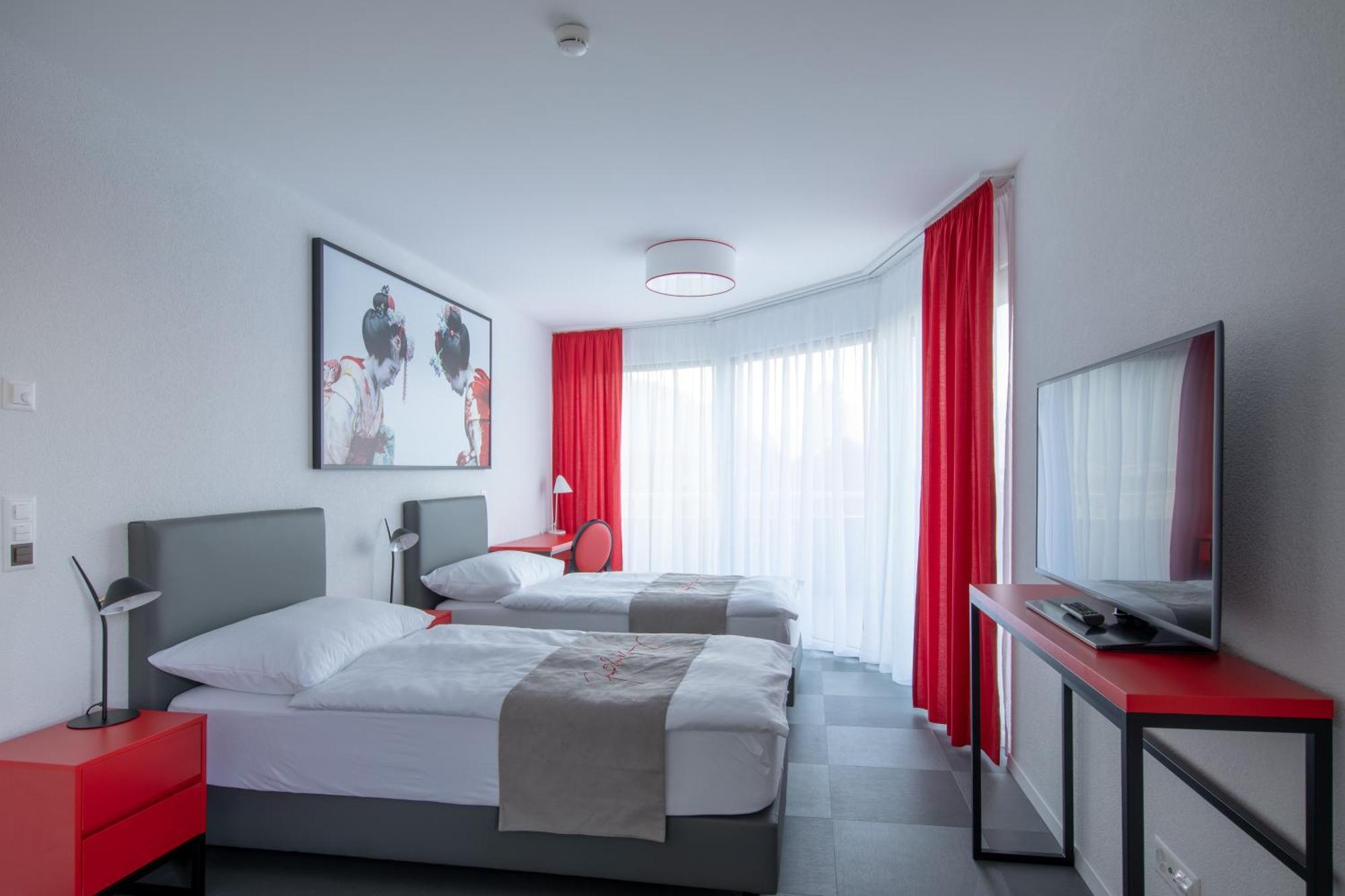 "The Freddie Mercury" Hotel Монтрьо Екстериор снимка