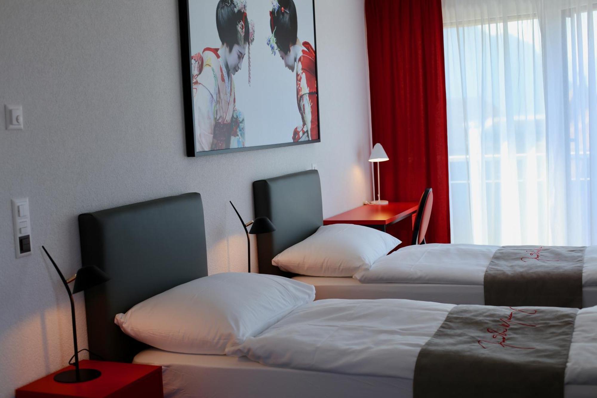 "The Freddie Mercury" Hotel Монтрьо Екстериор снимка