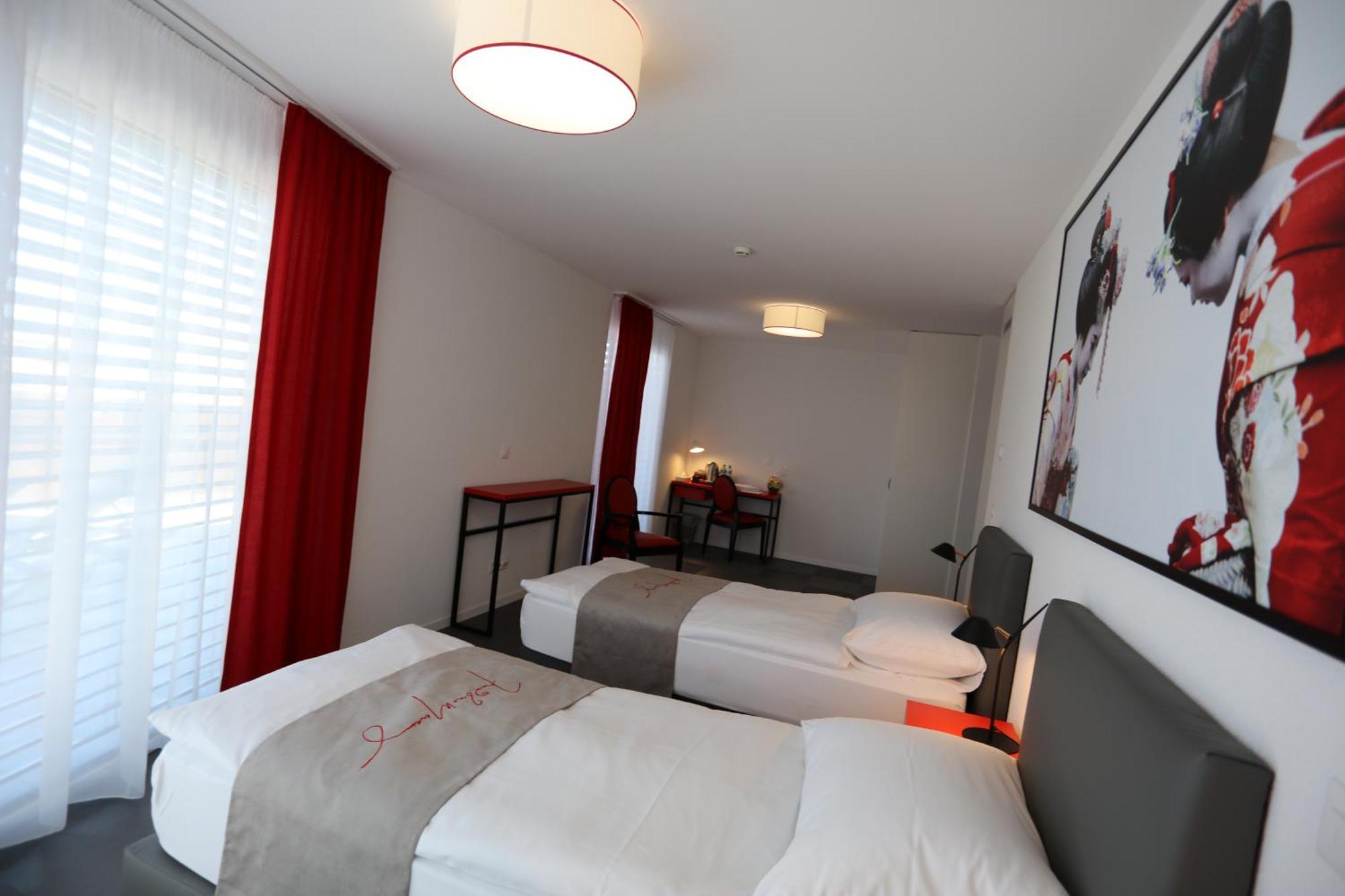 "The Freddie Mercury" Hotel Монтрьо Екстериор снимка