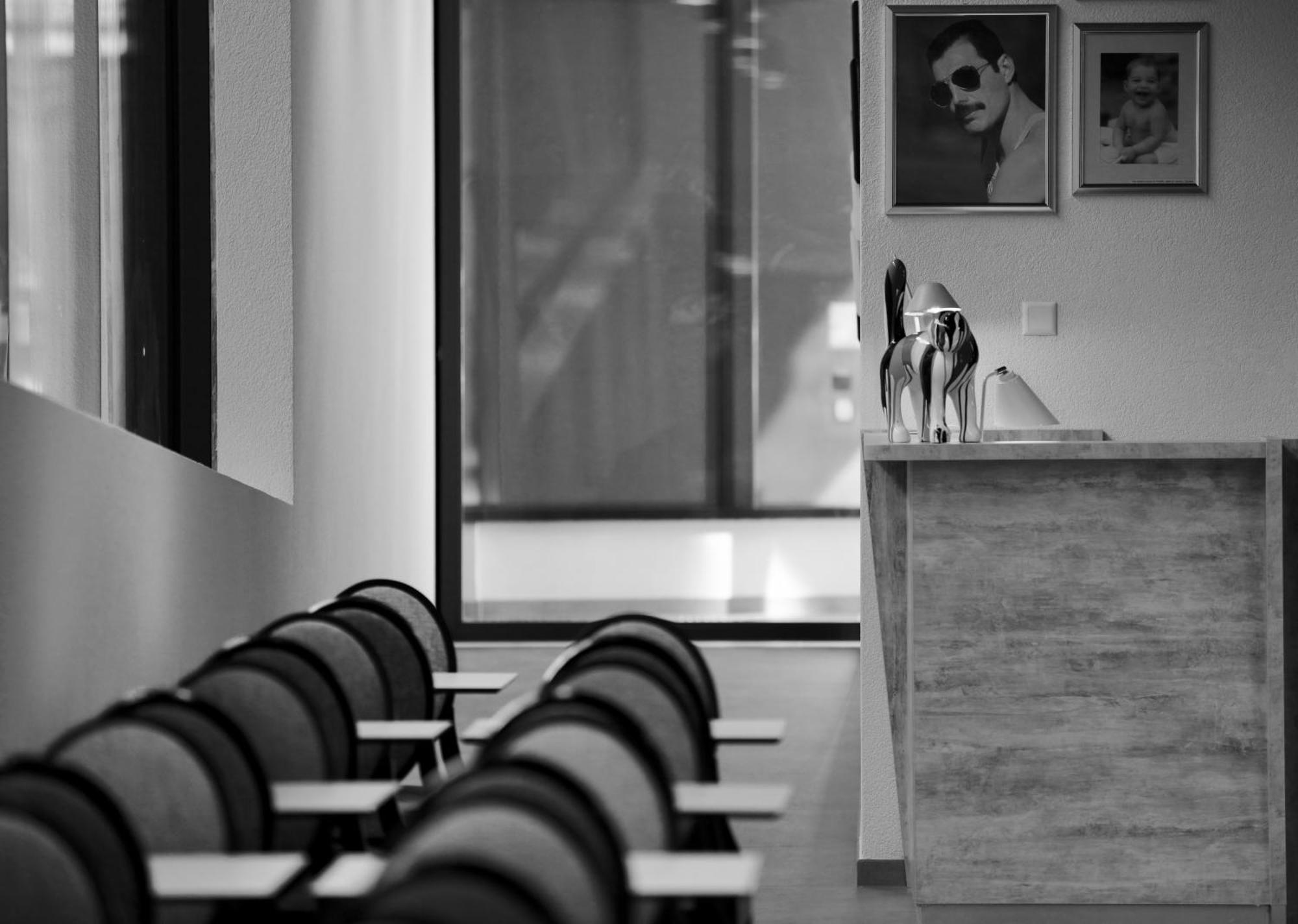 "The Freddie Mercury" Hotel Монтрьо Екстериор снимка