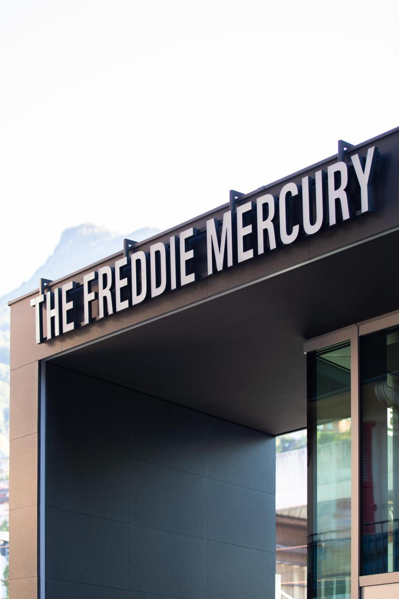 "The Freddie Mercury" Hotel Монтрьо Екстериор снимка
