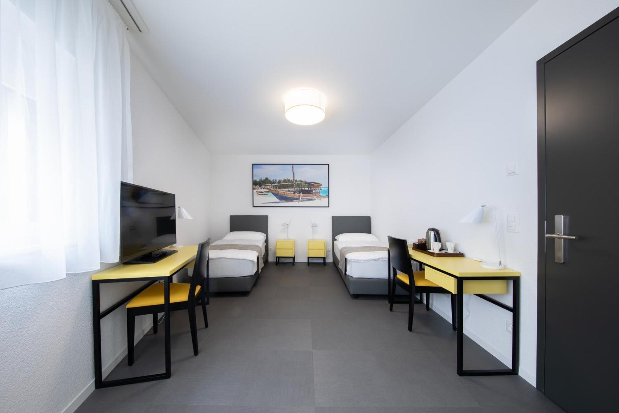 "The Freddie Mercury" Hotel Монтрьо Екстериор снимка
