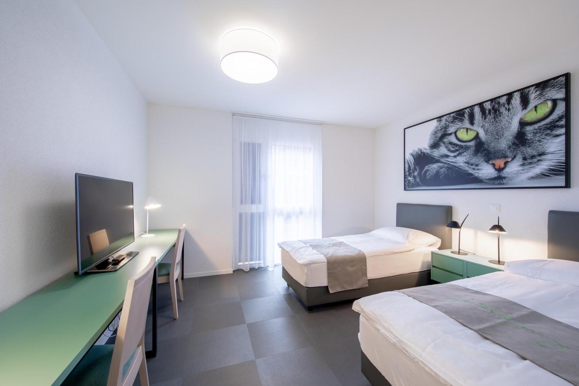 "The Freddie Mercury" Hotel Монтрьо Екстериор снимка