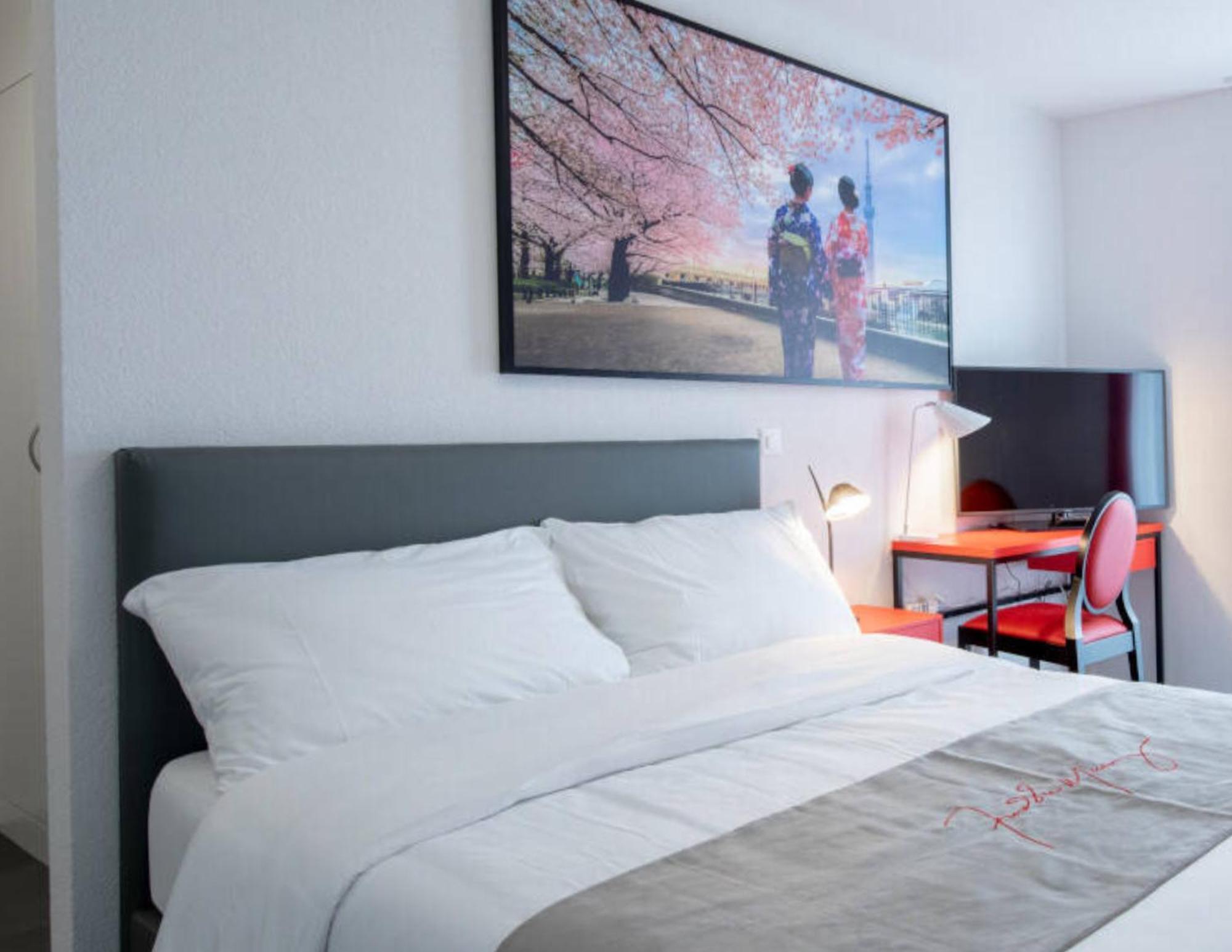 "The Freddie Mercury" Hotel Монтрьо Екстериор снимка